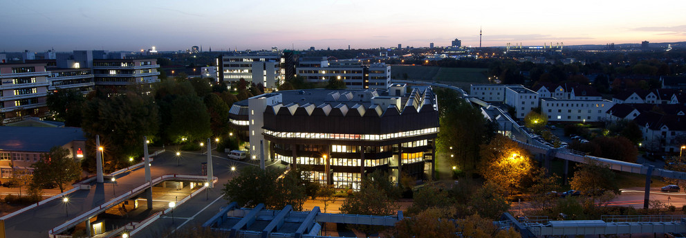 Campus Nord at night. Some parts are lighted up.