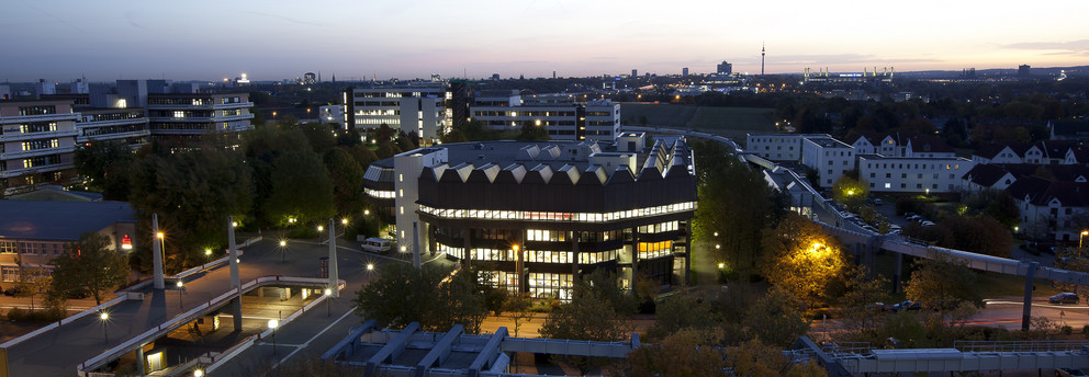 Campus Nord at night. Some parts are lighted up.
